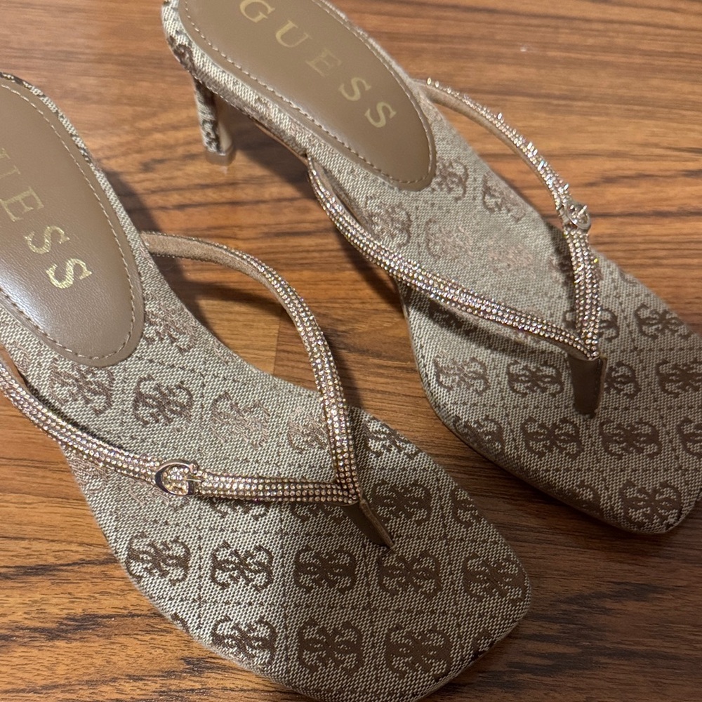 GUESS Mayan Rhinestone Thong Kitten Heel Sandals Size 7 - Picture 2 of 8